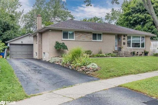 34 Marion Cres, House detached with 4 bedrooms, 2 bathrooms and 5 parking in Barrie ON | Image 19