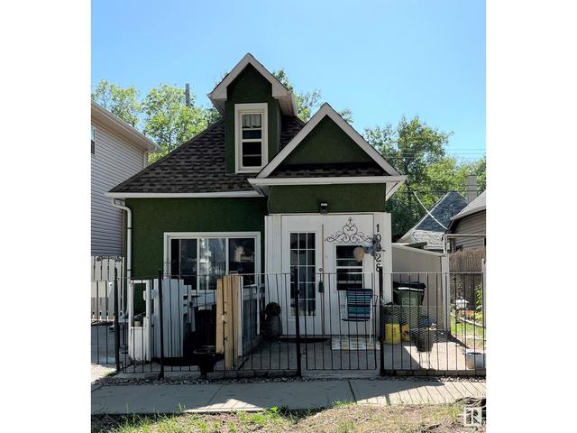 10928 92 St Nw, House detached with 2 bedrooms, 1 bathrooms and null parking in Edmonton AB | Image 1