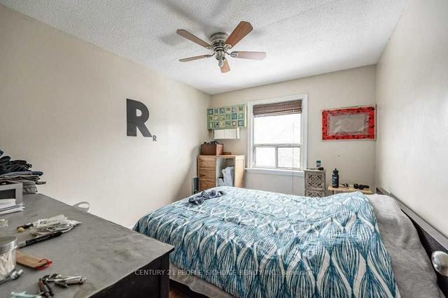 2453 St Clair Ave W, House detached with 5 bedrooms, 1 bathrooms and 6 parking in Toronto ON | Image 14