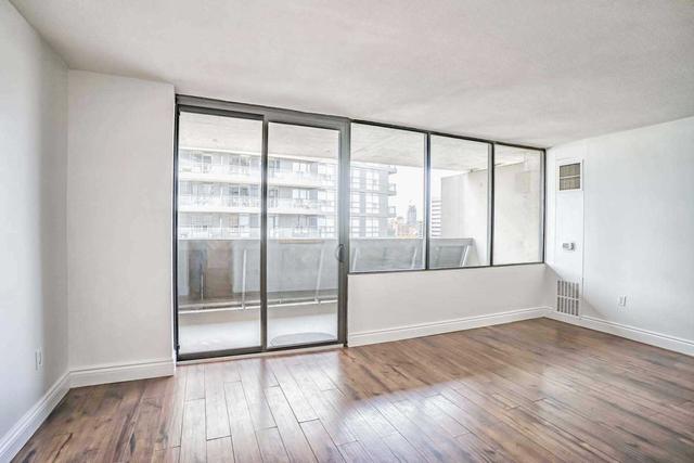1011 - 720 Spadina Ave, Condo with 0 bedrooms, 1 bathrooms and 0 parking in Toronto ON | Image 27