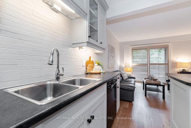 55 Silver Shadow Path, Townhouse with 3 bedrooms, 2 bathrooms and 2 parking in Toronto ON | Image 3