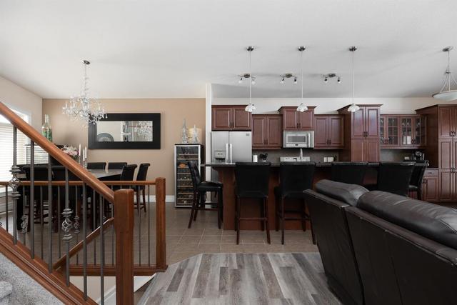 437 Walnut Crescent, House detached with 4 bedrooms, 3 bathrooms and 4 parking in Wood Buffalo AB | Image 3