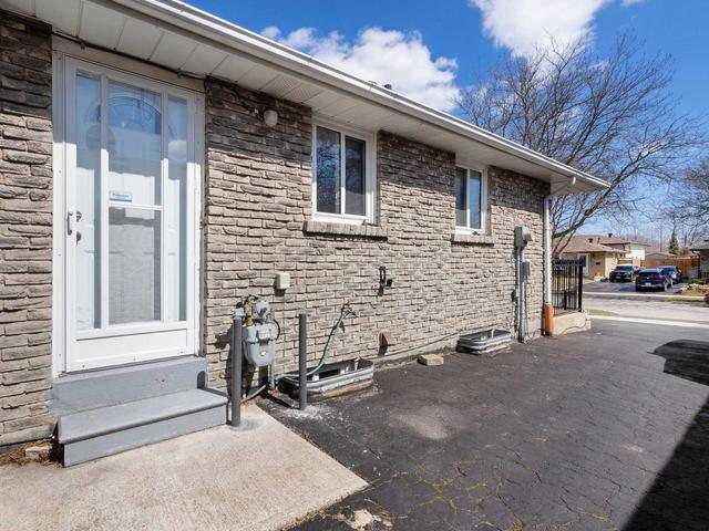 1917 Bonnymede Dr, House semidetached with 4 bedrooms, 2 bathrooms and 4 parking in Mississauga ON | Image 6
