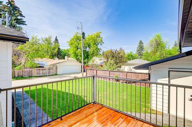 23 Hallbrook Drive Sw, House detached with 4 bedrooms, 3 bathrooms and 6 parking in Calgary AB | Image 41