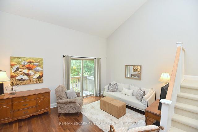 28 - 25 Hamilton St S, Condo with 3 bedrooms, 2 bathrooms and 3 parking in Hamilton ON | Image 3