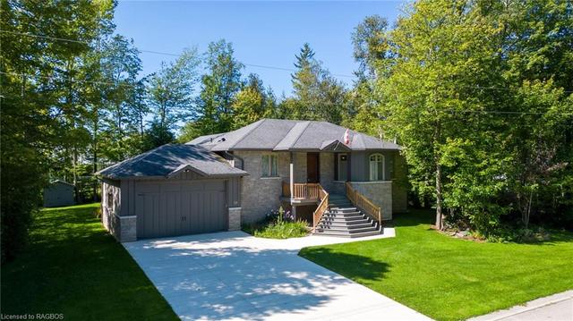 511 Abenaki Drive, House detached with 5 bedrooms, 3 bathrooms and 6 parking in Huron Kinloss ON | Image 1