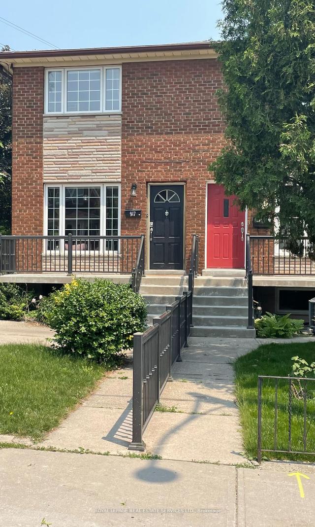 917 St Clarens Ave, House semidetached with 3 bedrooms, 2 bathrooms and 4 parking in Toronto ON | Image 6
