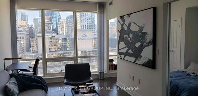 1707 - 8 The Esplanade Ave, Condo with 1 bedrooms, 1 bathrooms and 0 parking in Toronto ON | Image 4