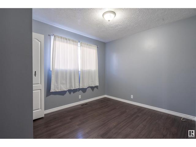 10333 153 St Nw, House semidetached with 3 bedrooms, 2 bathrooms and null parking in Edmonton AB | Image 16
