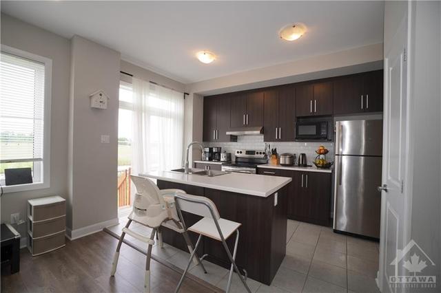 173 Bending Way, Townhouse with 3 bedrooms, 3 bathrooms and 2 parking in Ottawa ON | Image 11