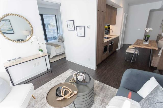 1005 - 215 Queen West St, Condo with 3 bedrooms, 2 bathrooms and 0 parking in Toronto ON | Image 23