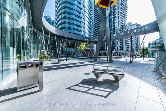 2901 - 14 York St, Condo with 3 bedrooms, 2 bathrooms and 1 parking in Toronto ON | Image 34
