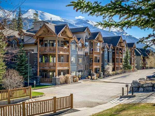 215 - 175 Crossbow Place, Condo with 2 bedrooms, 2 bathrooms and 1 parking in Canmore AB | Image 1
