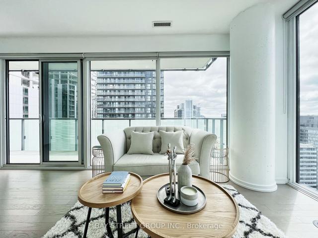 4009 - 101 Peter St, Condo with 2 bedrooms, 2 bathrooms and 1 parking in Toronto ON | Image 7