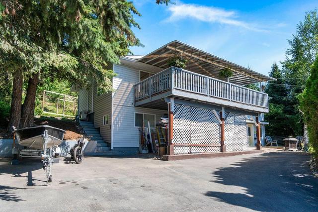5267 Chasey Road, House detached with 5 bedrooms, 4 bathrooms and 4 parking in Columbia Shuswap F BC | Image 2