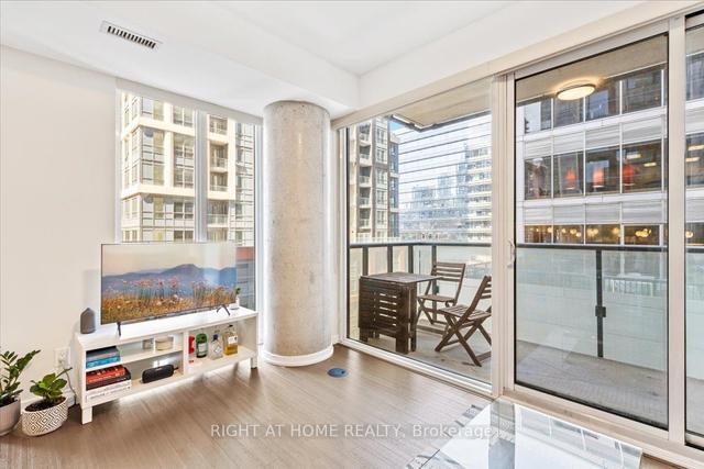 716 - 101 Peter St W, Condo with 1 bedrooms, 1 bathrooms and 0 parking in Toronto ON | Image 8