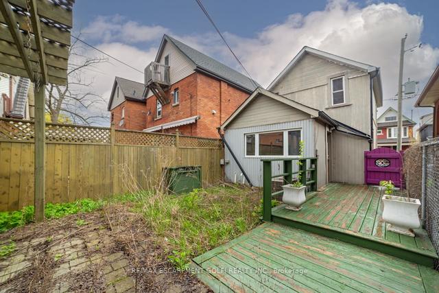 381 Herkimer St, House detached with 2 bedrooms, 1 bathrooms and 0 parking in Hamilton ON | Image 2
