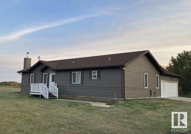 42540a Hwy 13, House detached with 2 bedrooms, 1 bathrooms and 10 parking in Flagstaff County AB | Image 1