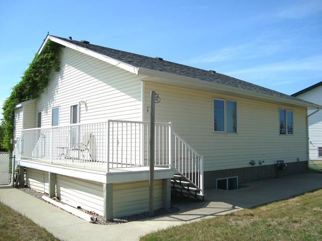 415 Regal Crescent, House detached with 3 bedrooms, 3 bathrooms and 3 parking in Trochu AB | Image 5