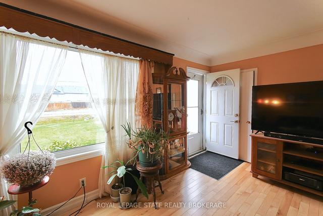 9105 White Church Rd W, House detached with 3 bedrooms, 1 bathrooms and 10 parking in Hamilton ON | Image 4