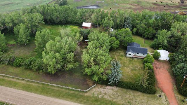 22574 Township Road 384, House detached with 3 bedrooms, 2 bathrooms and null parking in Red Deer County AB | Image 1