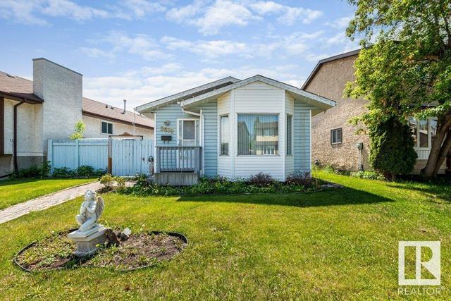3609 42 Av Nw, House detached with 3 bedrooms, 2 bathrooms and null parking in Edmonton AB | Image 1