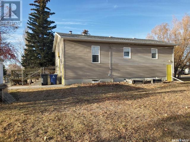 402 Minto Street, House detached with 0 bedrooms, 1 bathrooms and null parking in Elbow SK | Image 22