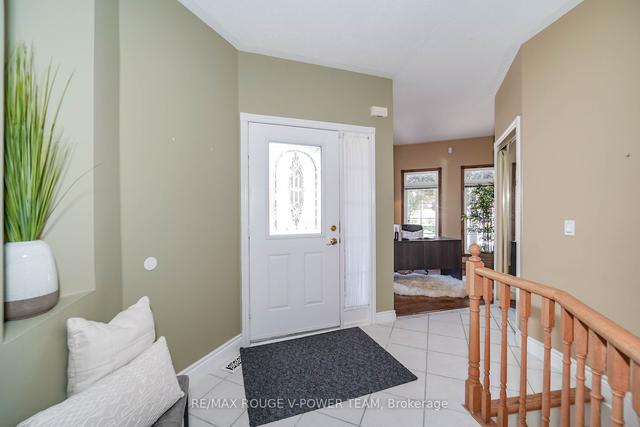 45 Shoalhaven Dr, House semidetached with 3 bedrooms, 3 bathrooms and 4 parking in Toronto ON | Image 12