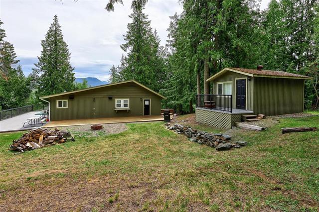 4365 Copper Cove Road, House detached with 3 bedrooms, 2 bathrooms and null parking in Columbia Shuswap F BC | Image 8