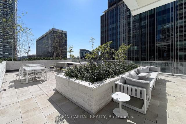 3509 - 2221 Yonge St, Condo with 2 bedrooms, 2 bathrooms and 1 parking in Toronto ON | Image 14