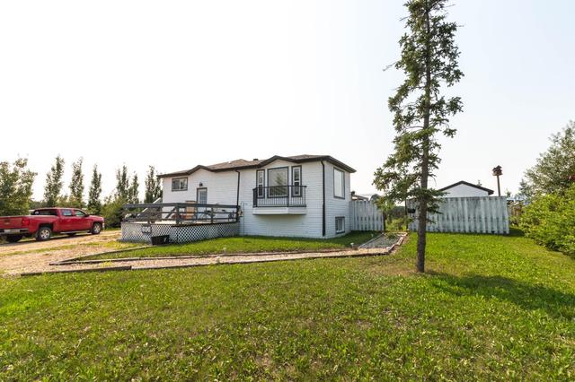 606 Peacock Close, House detached with 3 bedrooms, 1 bathrooms and 8 parking in Camrose County AB | Image 40