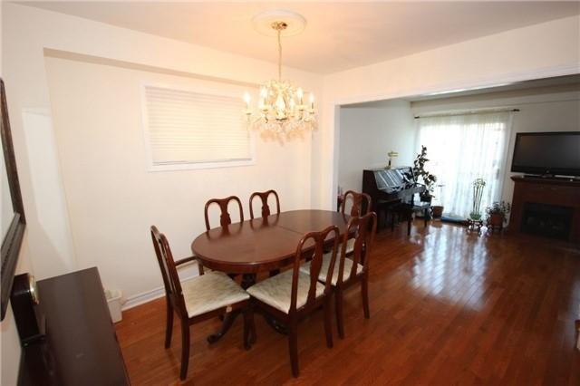 80 Plumrose Ptwy, House detached with 3 bedrooms, 2 bathrooms and 1 parking in Toronto ON | Image 3