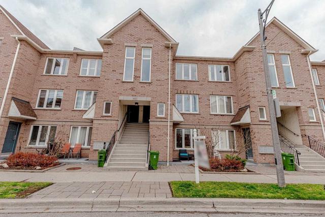302 - 60 Aerodrome Cres, Townhouse with 2 bedrooms, 2 bathrooms and 1 parking in Toronto ON | Image 1