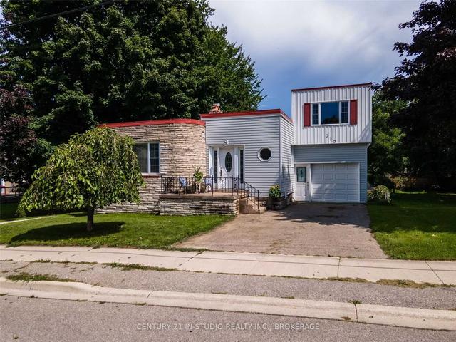 320 Gibson St, House detached with 2 bedrooms, 2 bathrooms and 3 parking in Brockton ON | Image 1