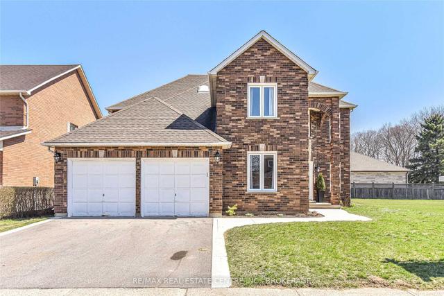11 Beasley Cres, House detached with 4 bedrooms, 3 bathrooms and 4 parking in Cambridge ON | Image 1