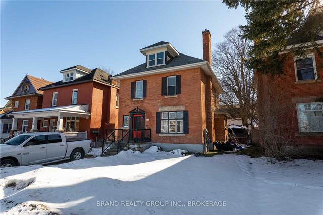 379 10th St W, House detached with 4 bedrooms, 2 bathrooms and 3 parking in Owen Sound ON | Image 1