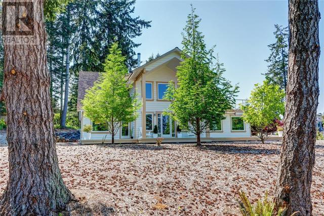 4686 Maple Guard Dr, House detached with 3 bedrooms, 4 bathrooms and 2 parking in Nanaimo H BC | Image 1
