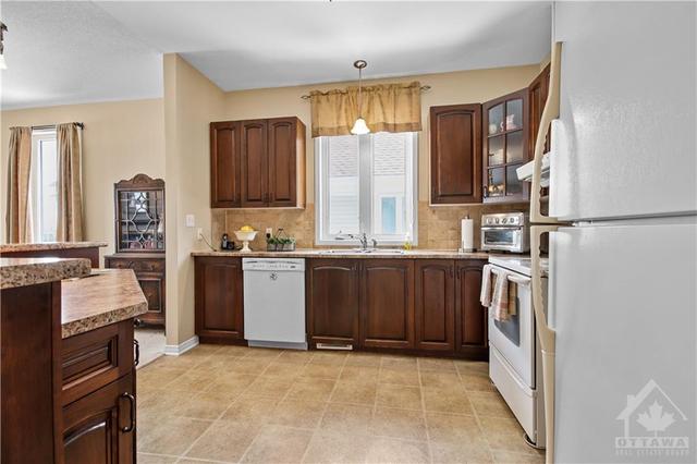 335 Breckenridge Crescent E, Townhouse with 2 bedrooms, 2 bathrooms and 2 parking in Ottawa ON | Image 14