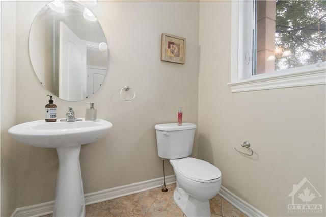 975 Gosnell Terrace, Townhouse with 4 bedrooms, 3 bathrooms and 3 parking in Ottawa ON | Image 5