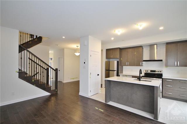 565 Aglish Mews, Townhouse with 3 bedrooms, 3 bathrooms and 3 parking in Ottawa ON | Image 7