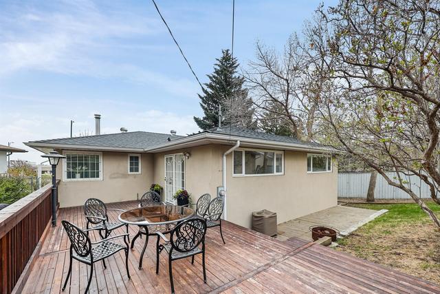 71 Meadowview Road Sw, House detached with 3 bedrooms, 2 bathrooms and 4 parking in Calgary AB | Image 36