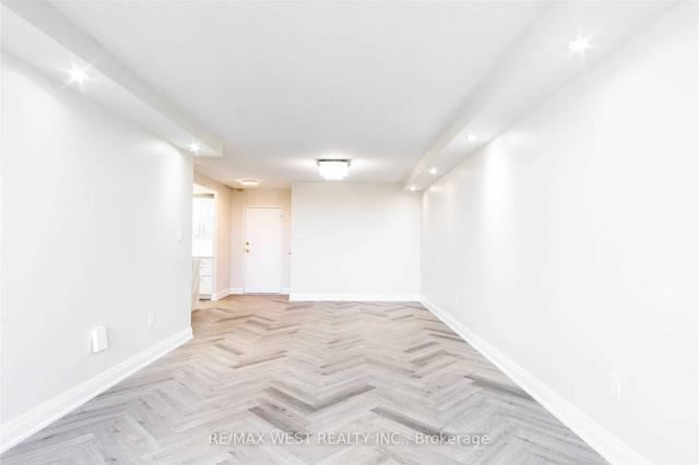 1702 - 299 Mill Rd, Condo with 3 bedrooms, 2 bathrooms and 2 parking in Toronto ON | Image 5