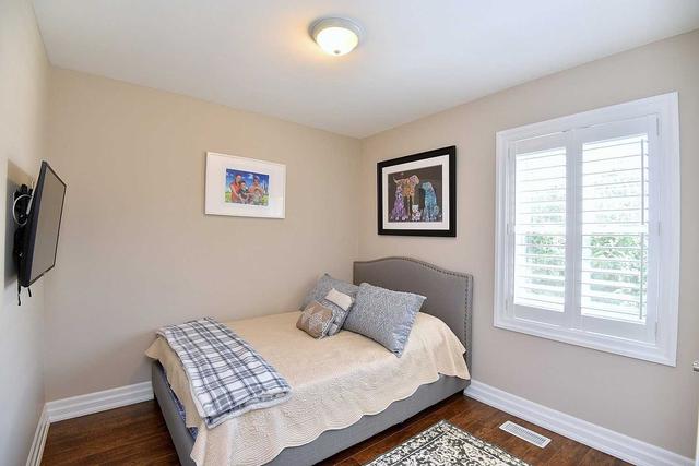 98 Beland Ave N, House detached with 2 bedrooms, 2 bathrooms and 5 parking in Hamilton ON | Image 11