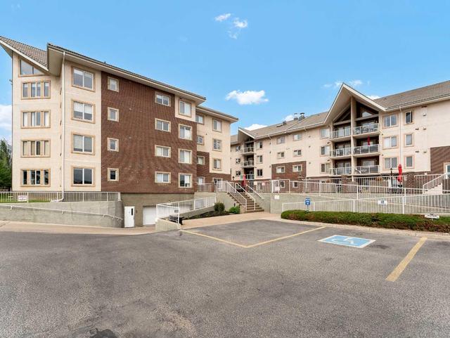 204 - 1182 Southview Drive Se, Condo with 1 bedrooms, 1 bathrooms and 1 parking in Medicine Hat AB | Image 2