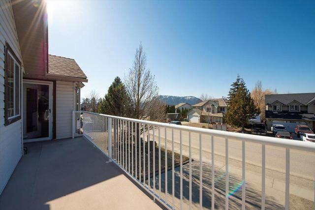 1190 Starlight Crescent, House detached with 5 bedrooms, 3 bathrooms and 4 parking in West Kelowna BC | Image 4