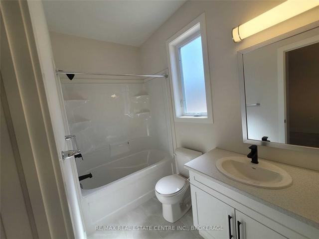 102 Julie Cres, House detached with 2 bedrooms, 2 bathrooms and 2 parking in London ON | Image 9