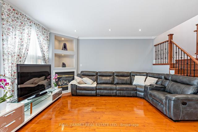 32 Cashmere Cres, House detached with 4 bedrooms, 5 bathrooms and 5 parking in Markham ON | Image 2