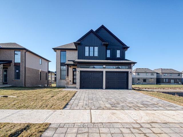 81 Royal Cres, House detached with 4 bedrooms, 3 bathrooms and 4 parking in Southwold ON | Image 1
