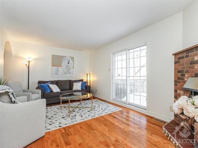 305 Verdon Private, Townhouse with 3 bedrooms, 3 bathrooms and 2 parking in Ottawa ON | Image 5