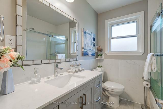 11 Palacky St W, House detached with 3 bedrooms, 2 bathrooms and 3 parking in Toronto ON | Image 14